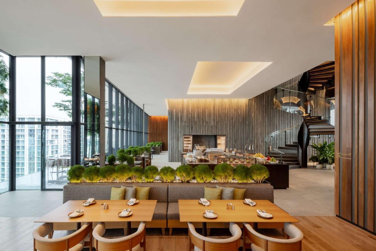 Hyatt Centric Kota Kinabalu Hotel Exterior foto The restaurant