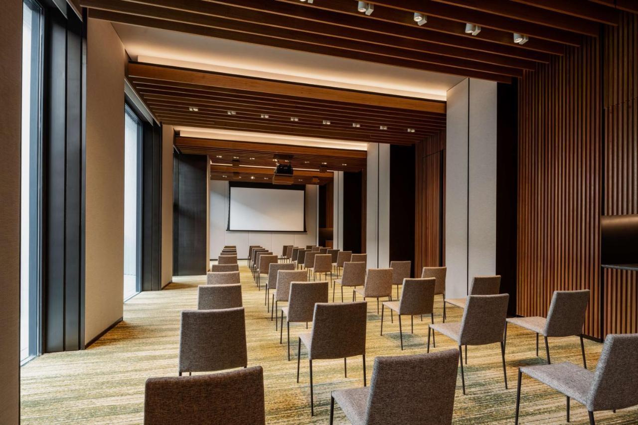 Hyatt Centric Kota Kinabalu Hotel Exterior foto Meeting room