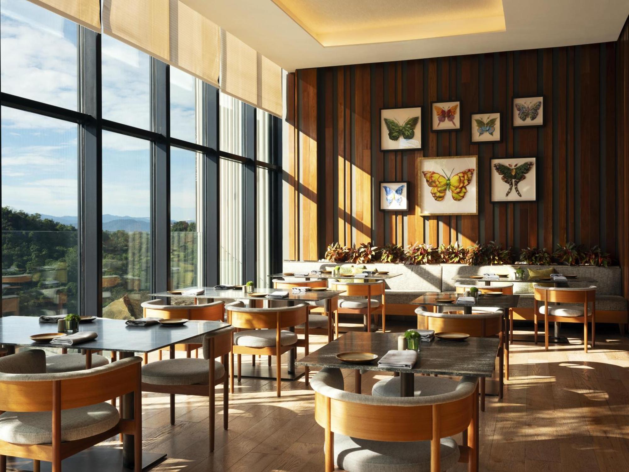 Hyatt Centric Kota Kinabalu Hotel Exterior foto The restaurant